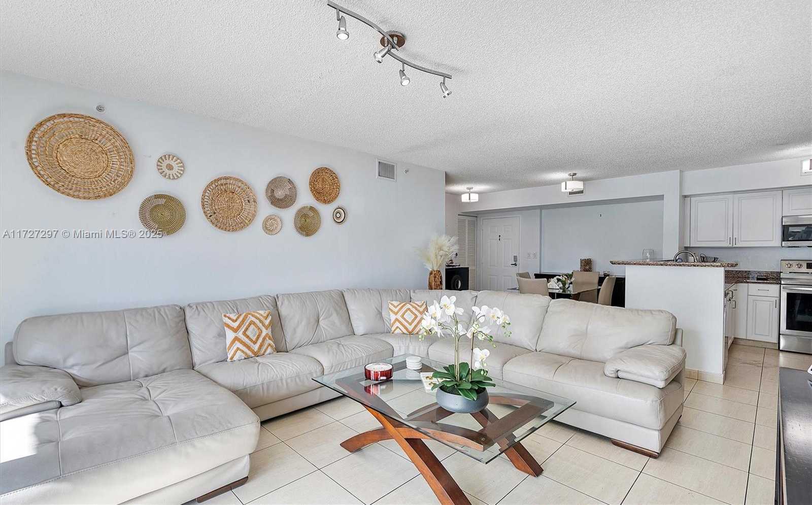 Small Image of 1155 BRICKELL BAY DR #603, Miami Number 3