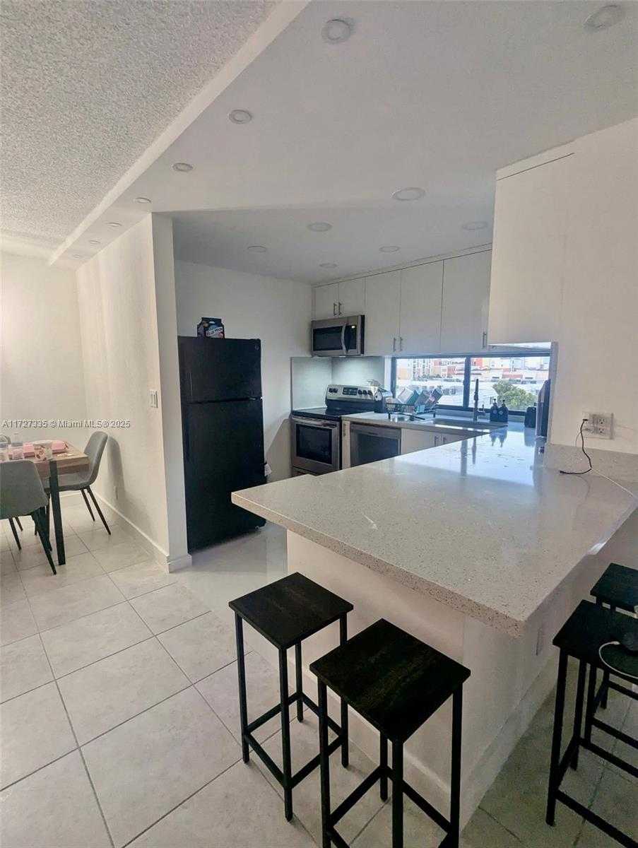 Small Image of 17021 N Bay Rd, Sunny Isles Beach, FL 33160, USA Number 3