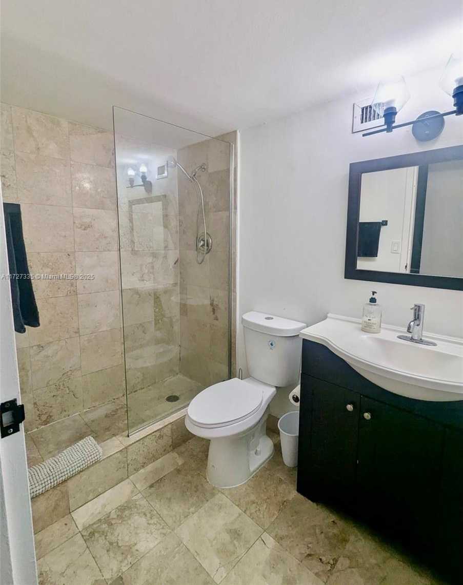 Small Image of 17021 N Bay Rd, Sunny Isles Beach, FL 33160, USA Number 4