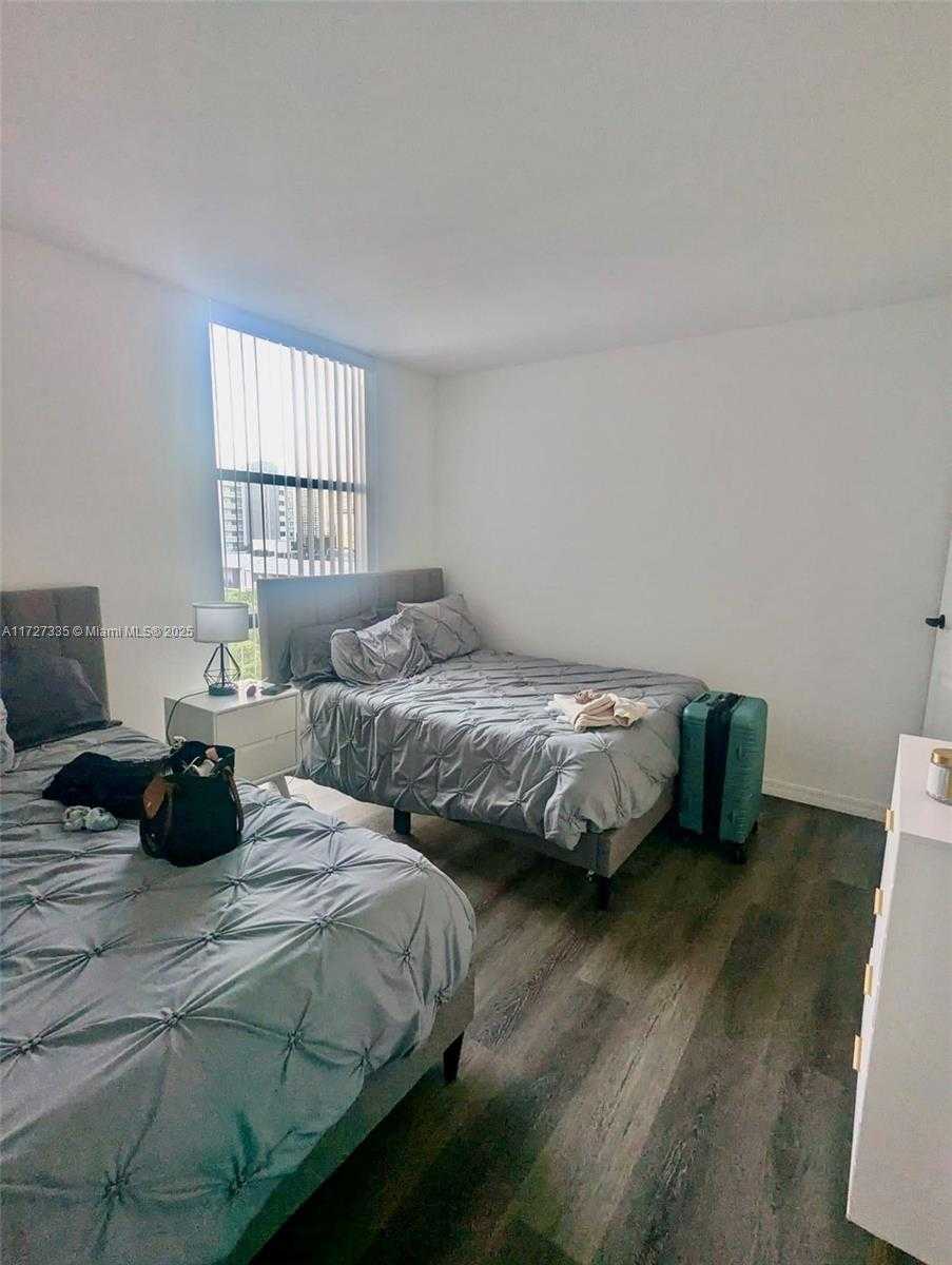 Small Image of 17021 N Bay Rd, Sunny Isles Beach, FL 33160, USA Number 9