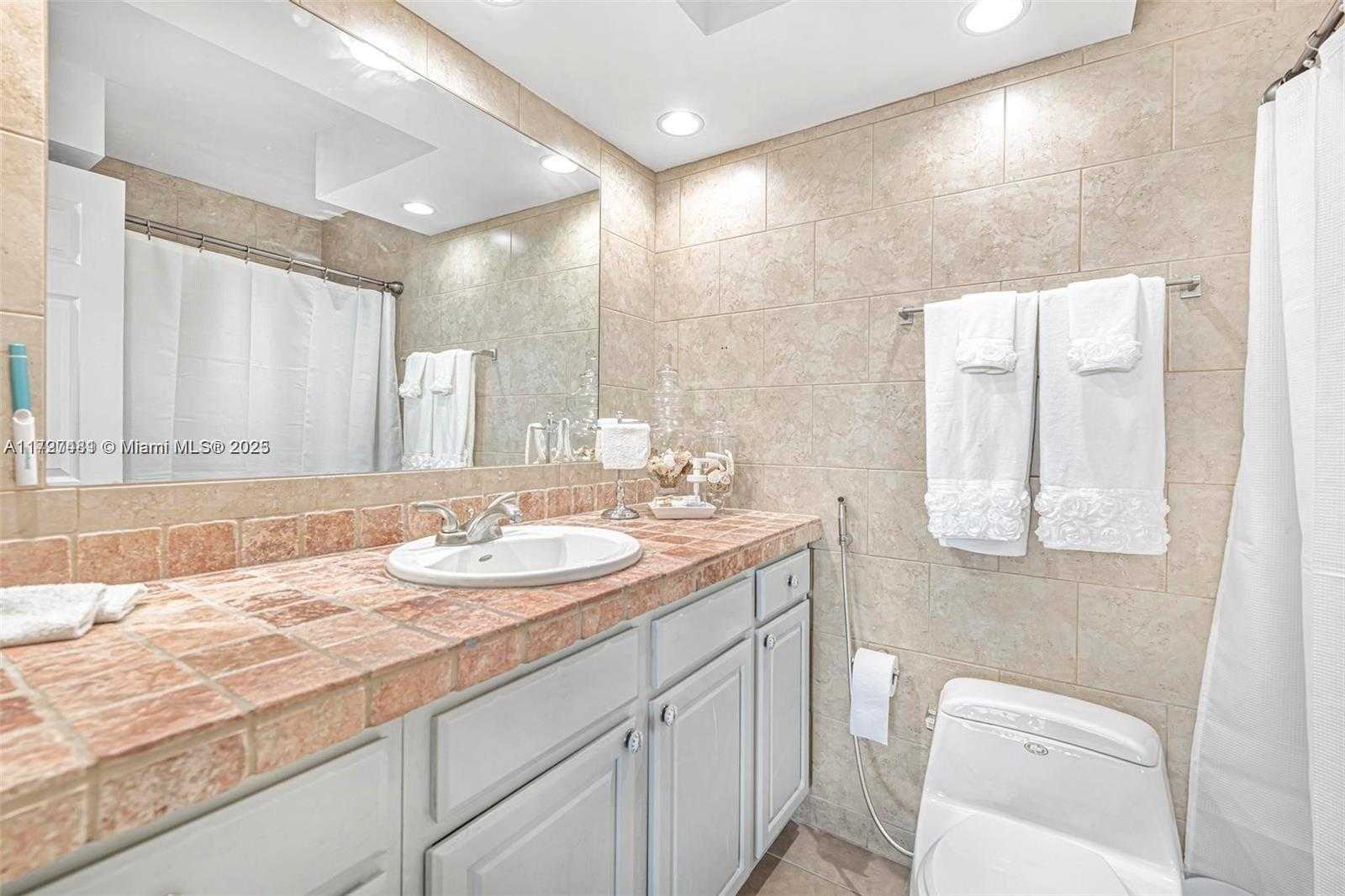 Small Image of 18021 BISCAYNE BLVD #604, Aventura Number 13