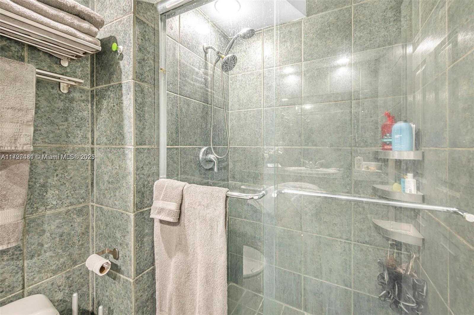 Small Image of 18021 BISCAYNE BLVD #604, Aventura Number 17