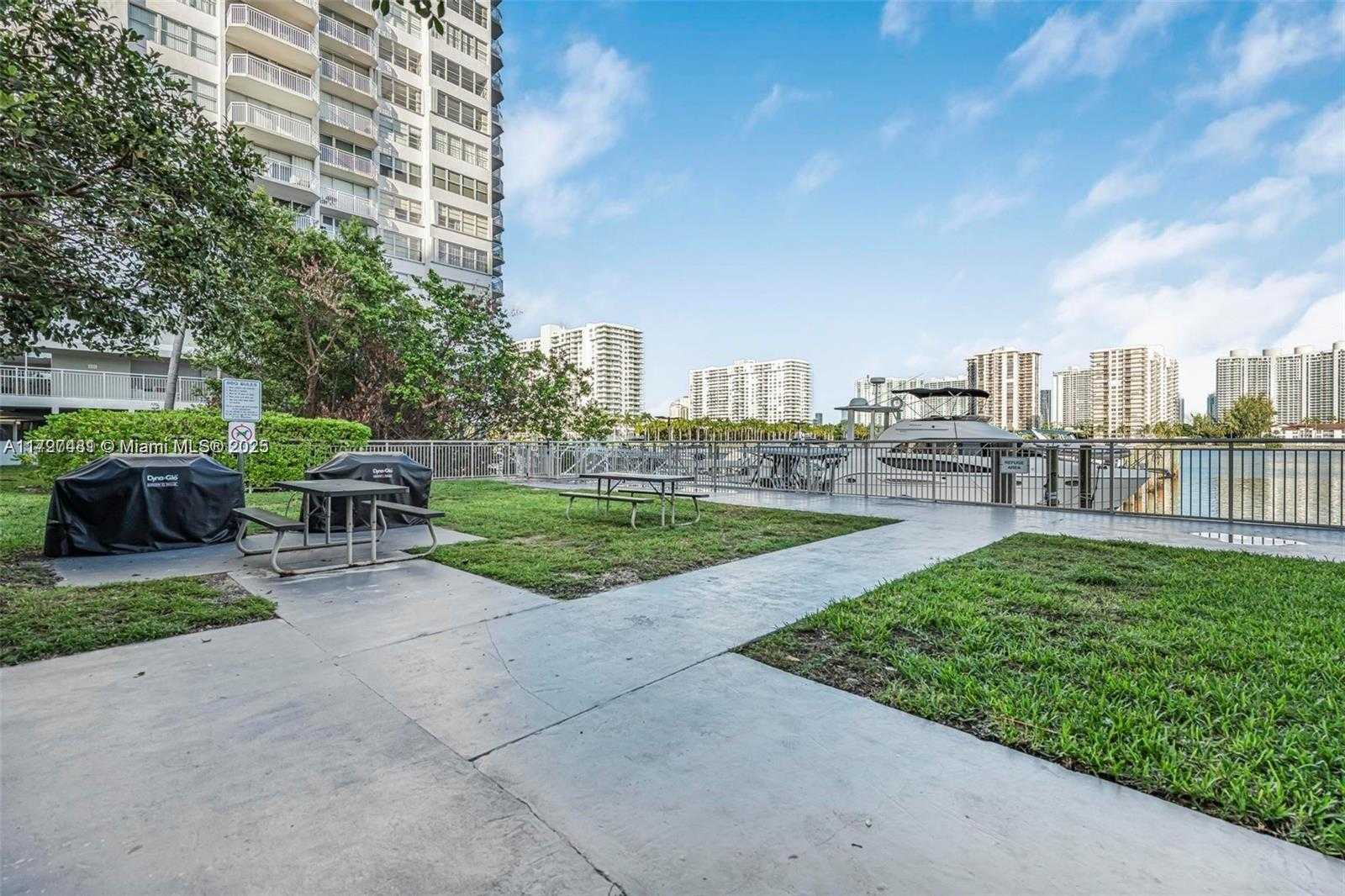 Small Image of 18021 BISCAYNE BLVD #604, Aventura Number 28