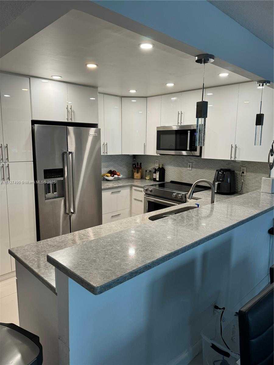 Small Image of 1410 SOUTH OCEAN DR #305, Hollywood Number 5