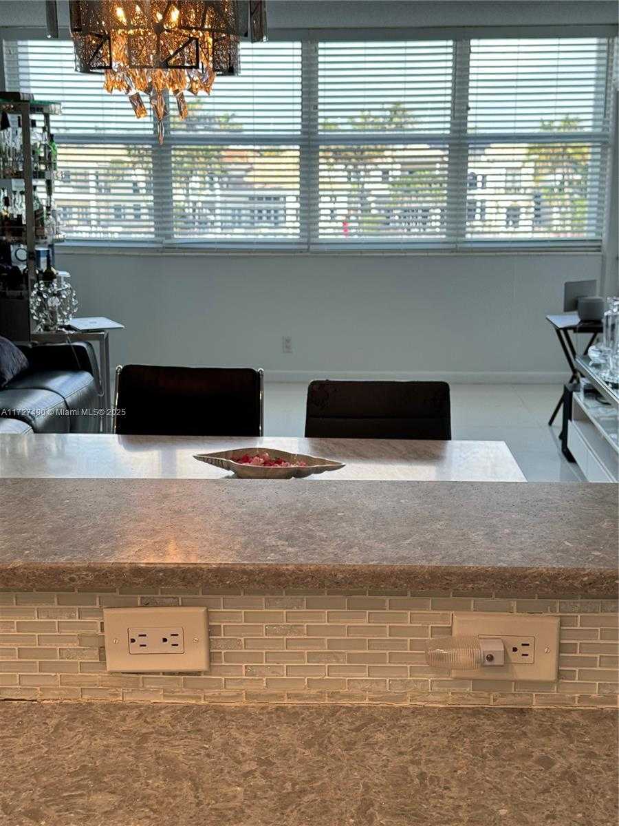 Small Image of 1410 SOUTH OCEAN DR #305, Hollywood Number 7