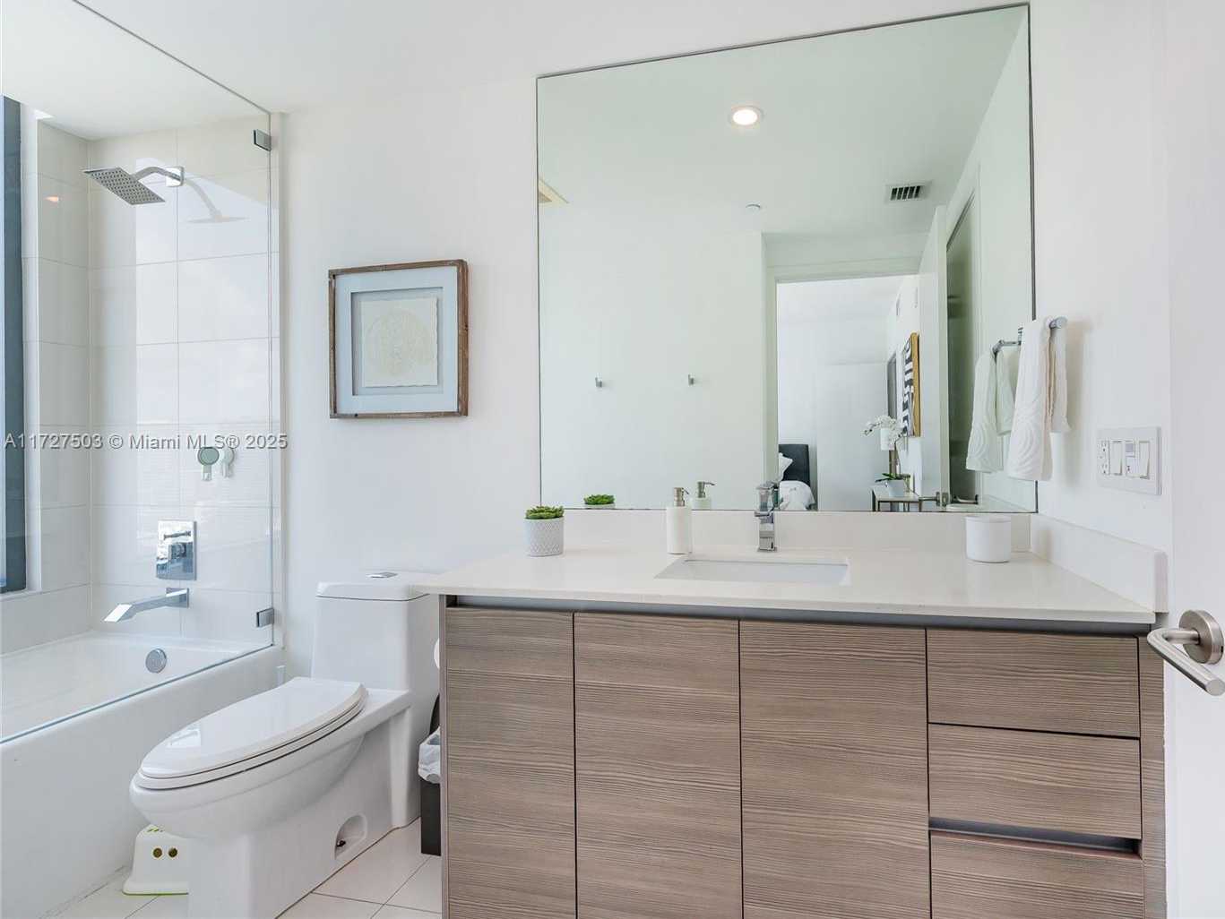 Small Image of 460 NORTH EAST 28TH ST #2601, Miami Number 9