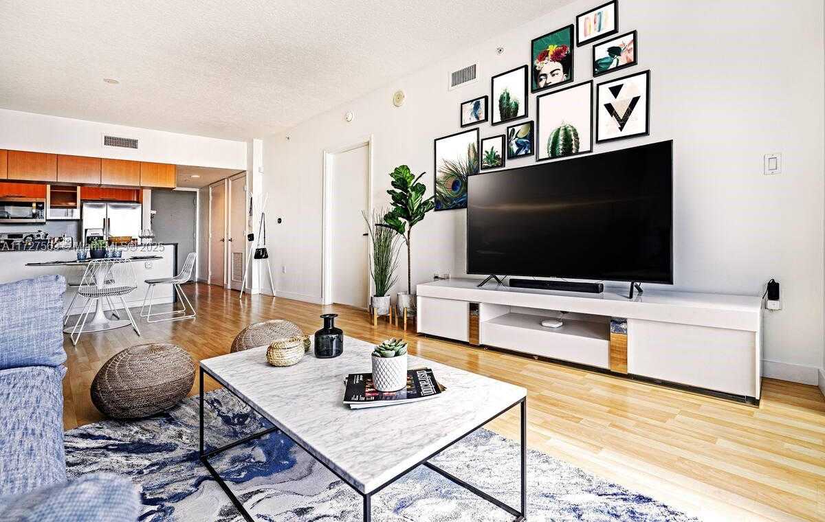 Small Image of 1750 NORTH BAYSHORE DR #3906, Miami Number 17
