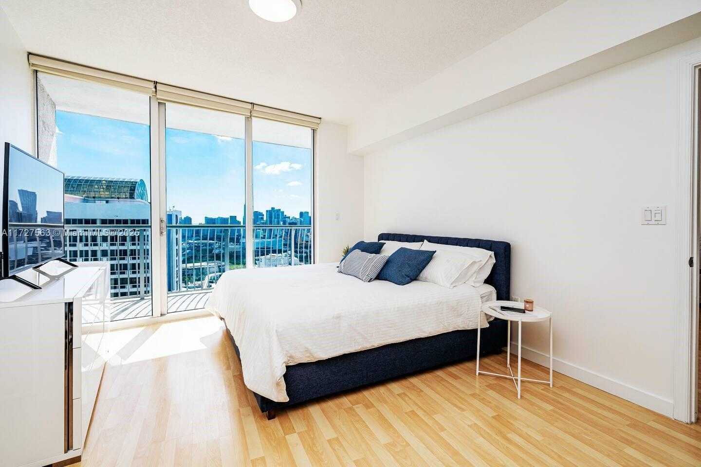 Small Image of 1750 NORTH BAYSHORE DR #3906, Miami Number 19