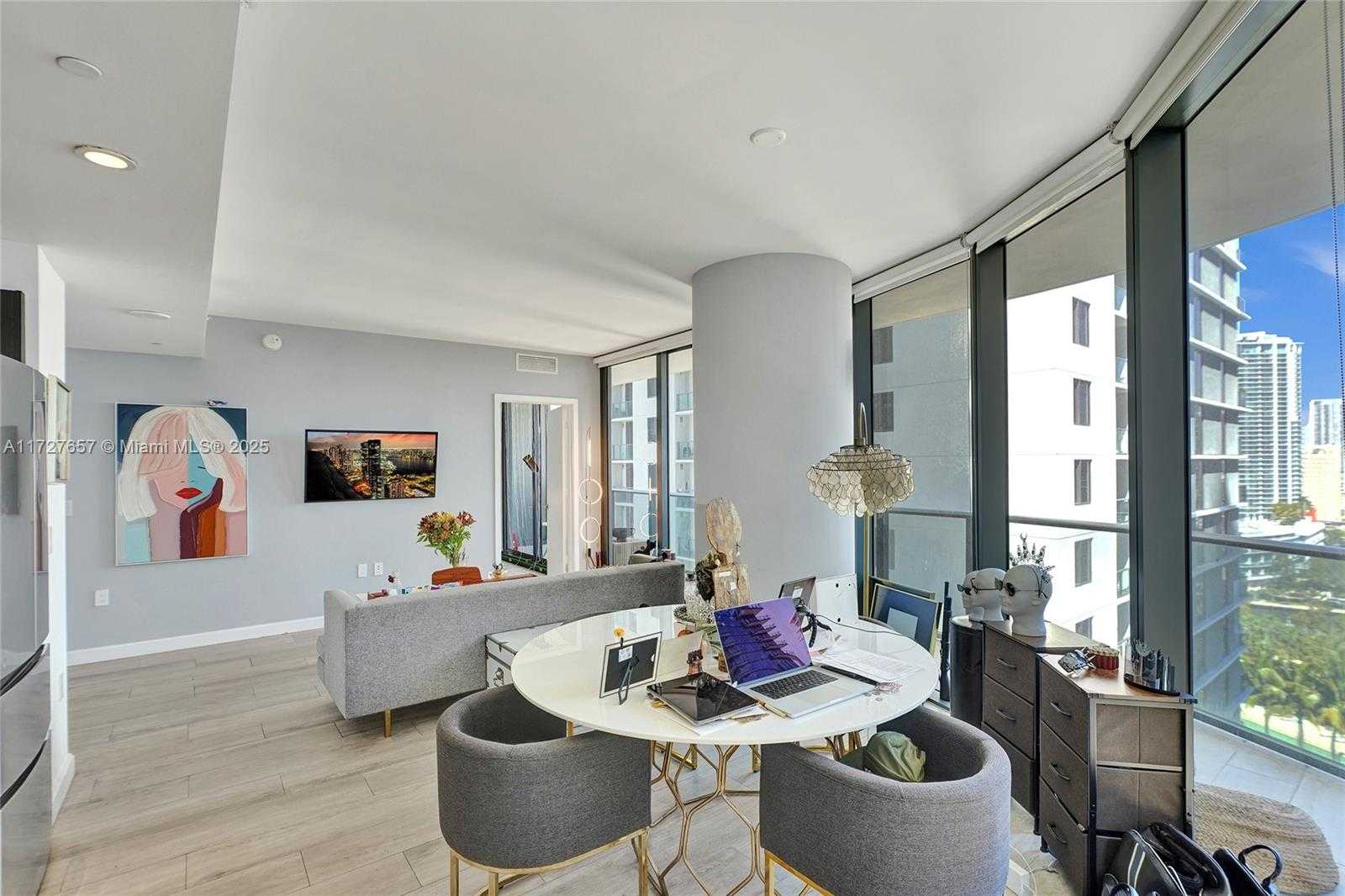 Small Image of 55 SOUTH WEST 9TH ST #1901, Miami Number 3
