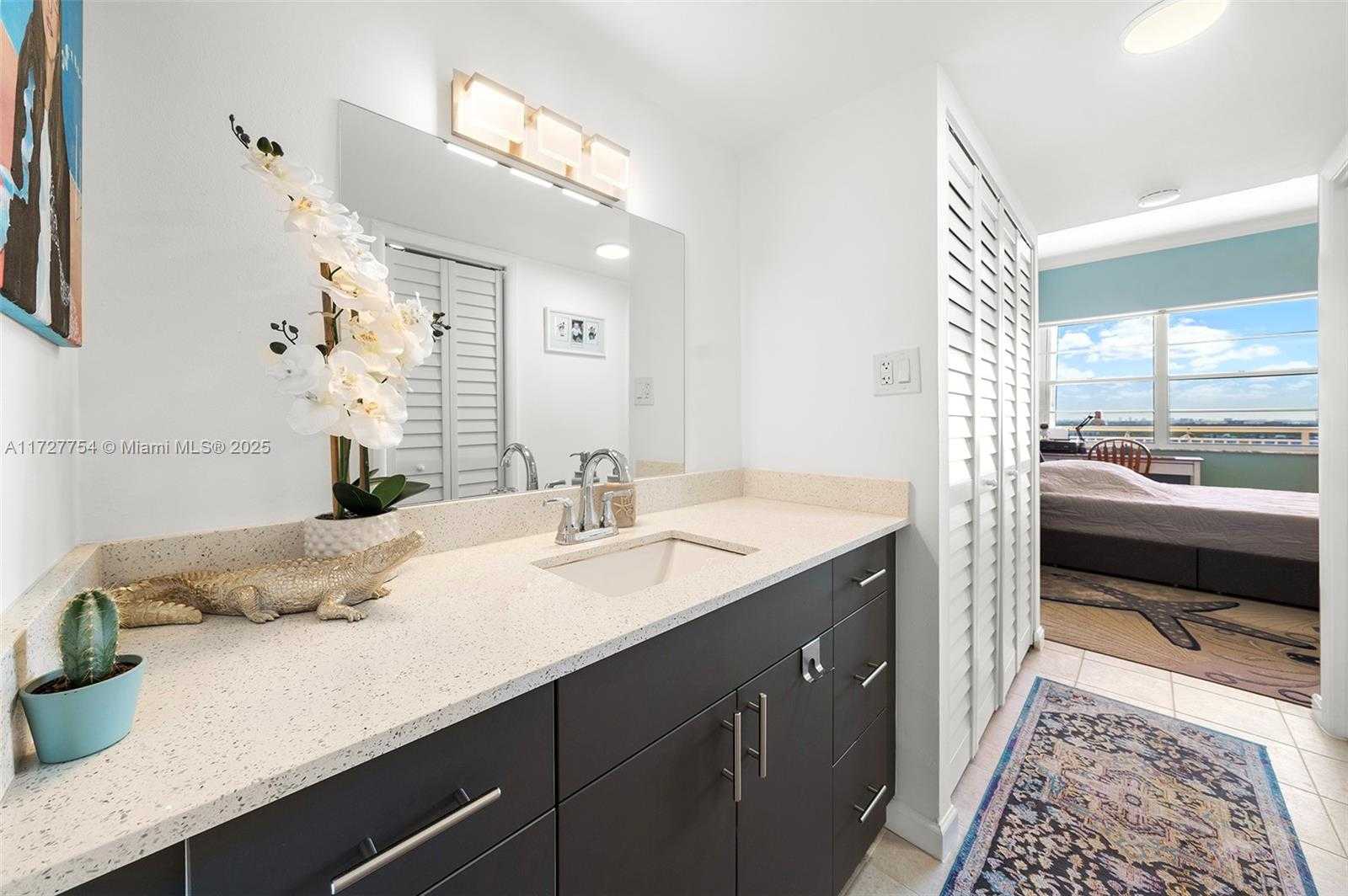 Small Image of 18011 BISCAYNE BLVD #PH03, Aventura Number 21