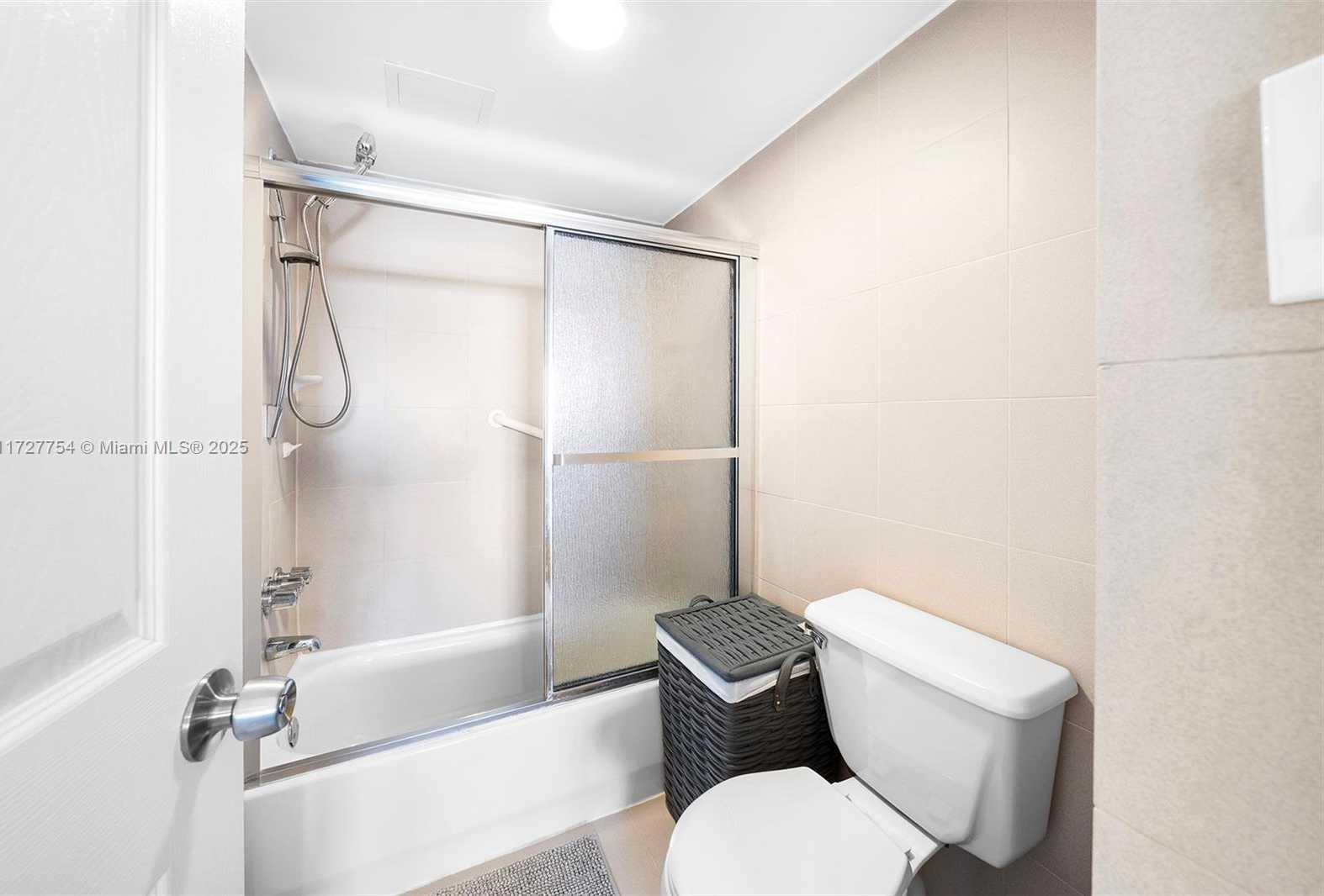 Small Image of 18011 BISCAYNE BLVD #PH03, Aventura Number 22
