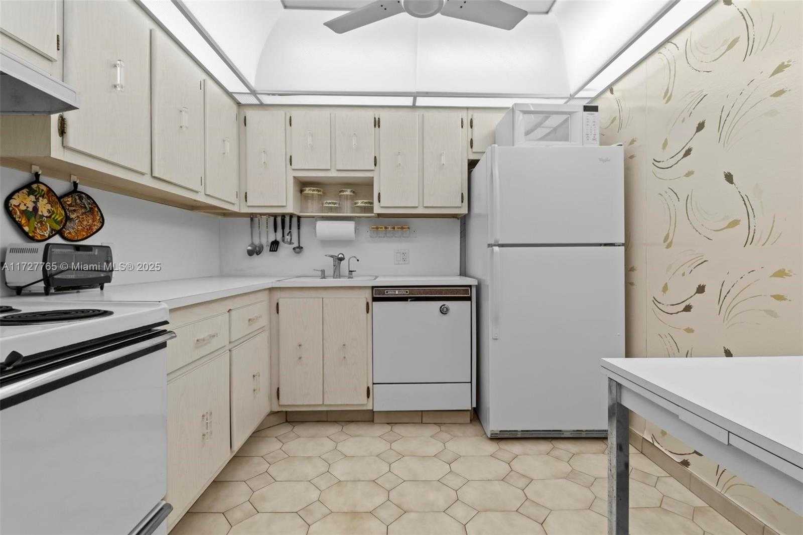 Small Image of 20301 WEST COUNTRY CLUB DR #PH25, Aventura Number 12