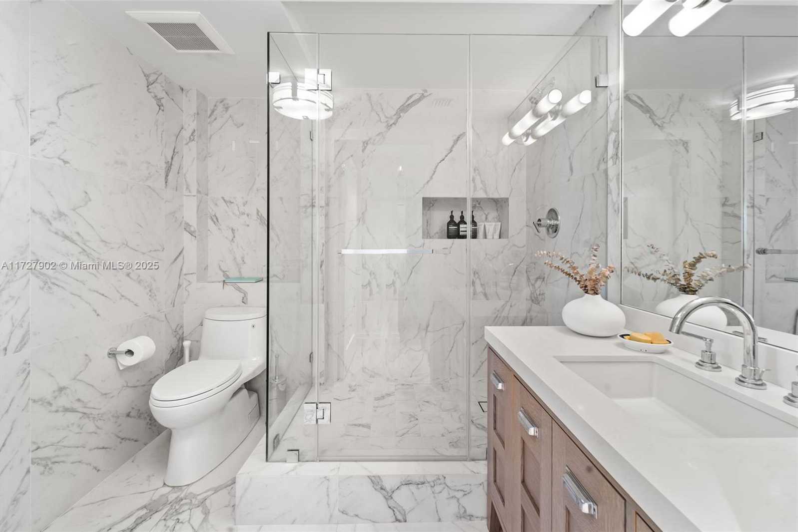 Small Image of 10 VENETIAN WAY #1903, Miami Beach Number 15