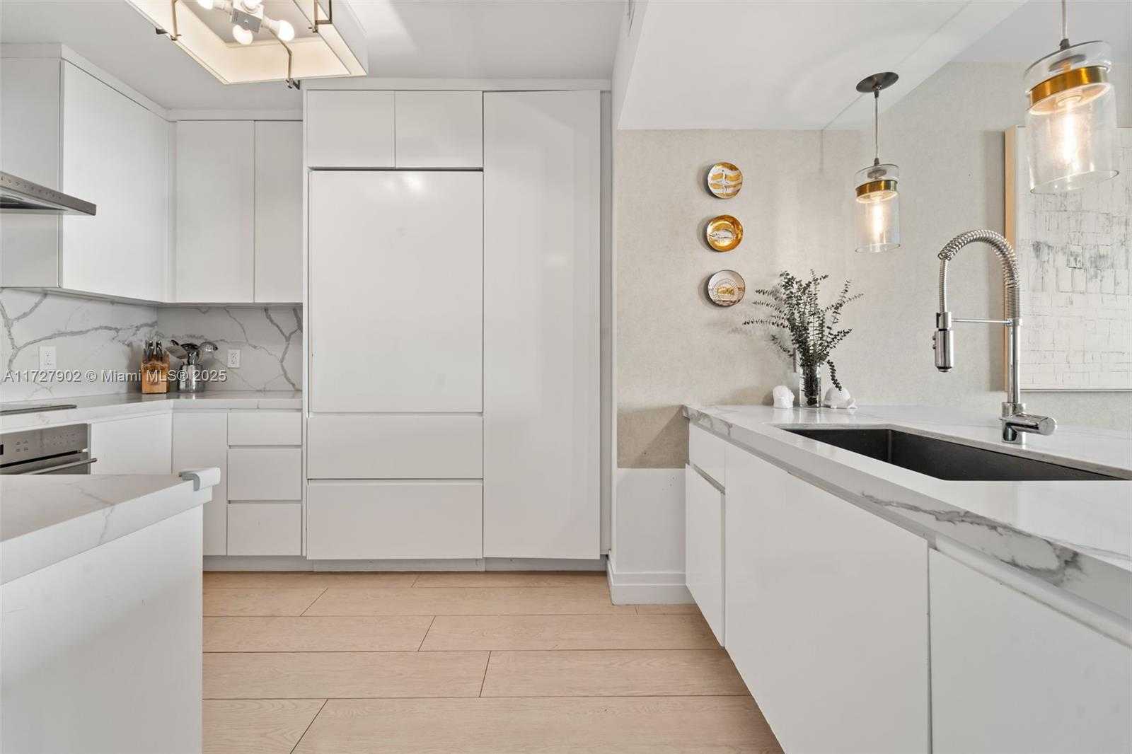 Small Image of 10 VENETIAN WAY #1903, Miami Beach Number 5