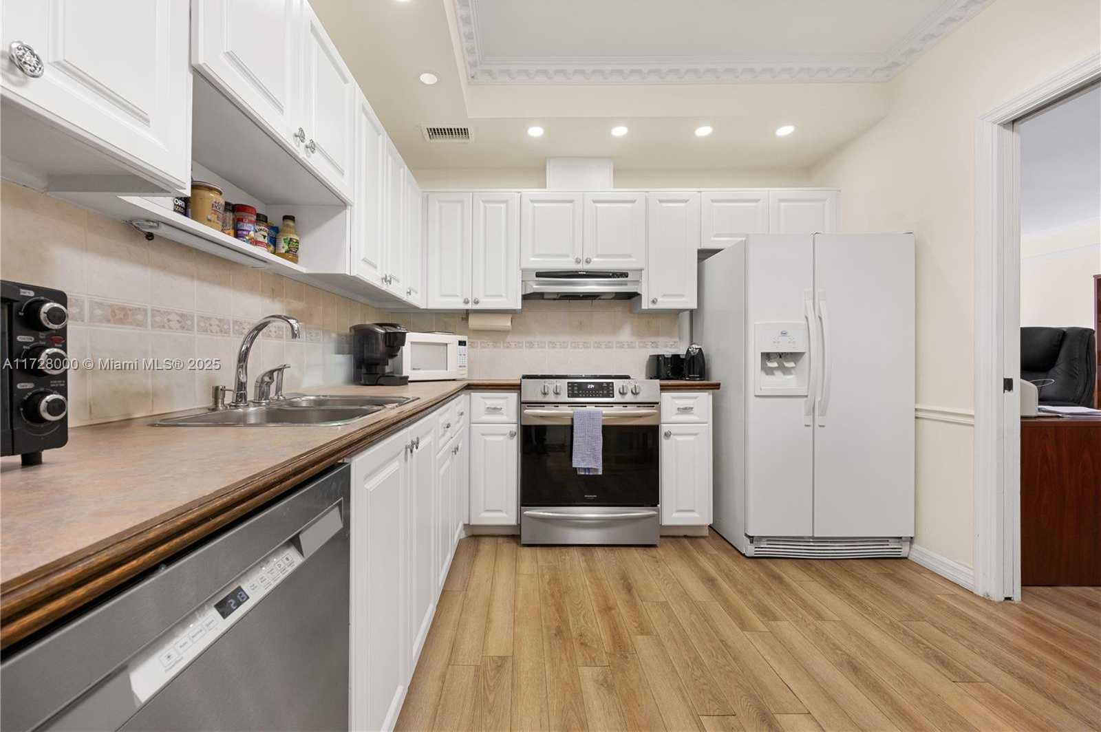 Small Image of 1601 SOUTH OCEAN DR #105, Hollywood Number 11