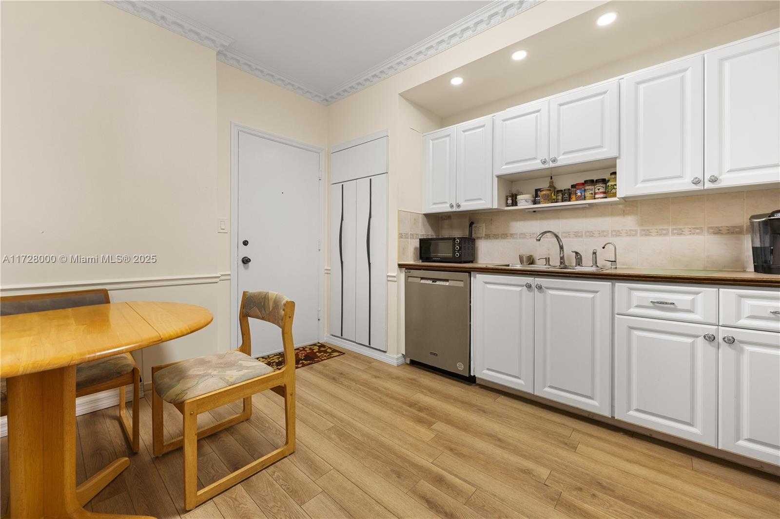 Small Image of 1601 SOUTH OCEAN DR #105, Hollywood Number 12