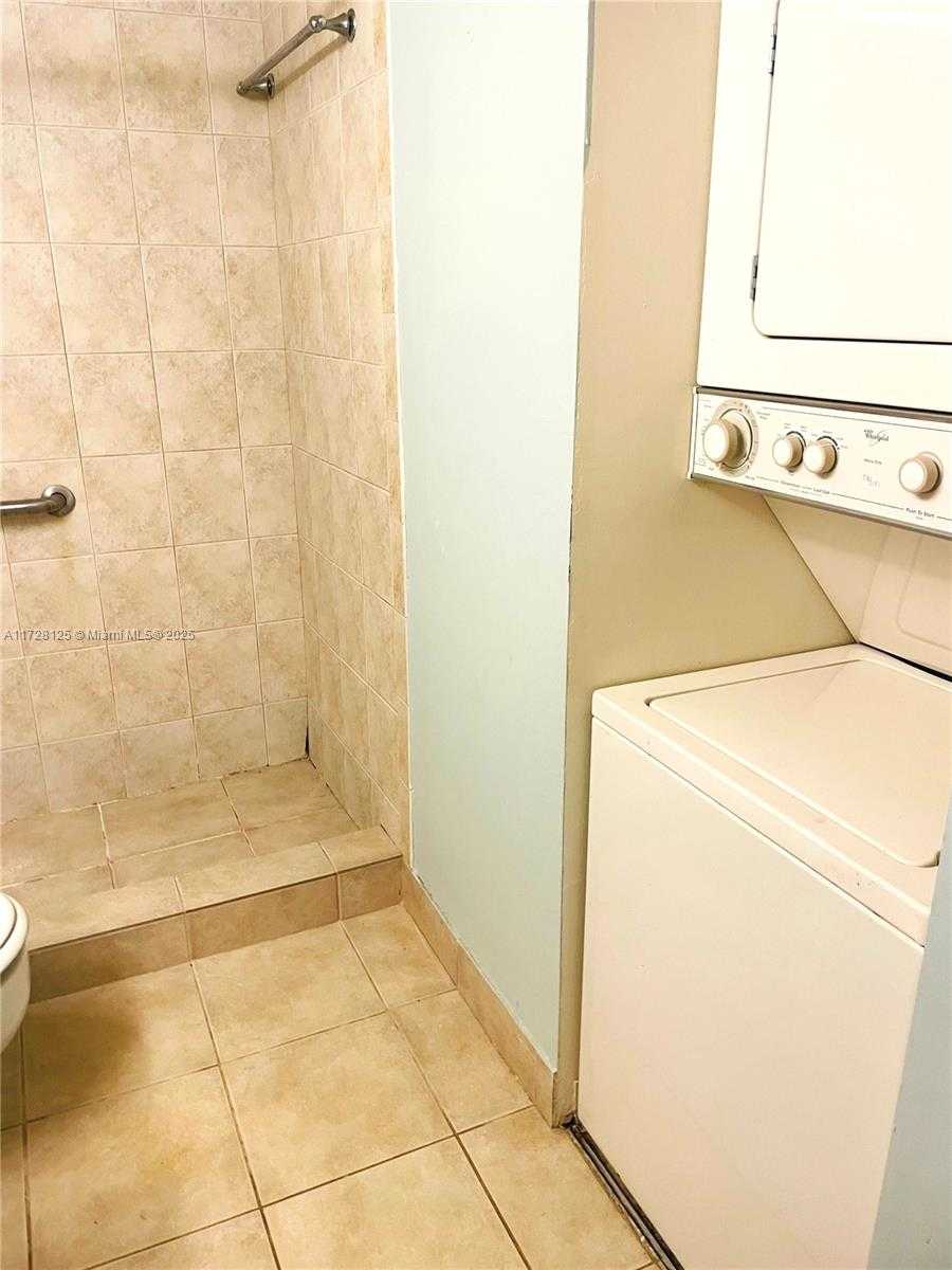 Small Image of 13904 SOUTH WEST 90TH TER #13904, Miami Number 11