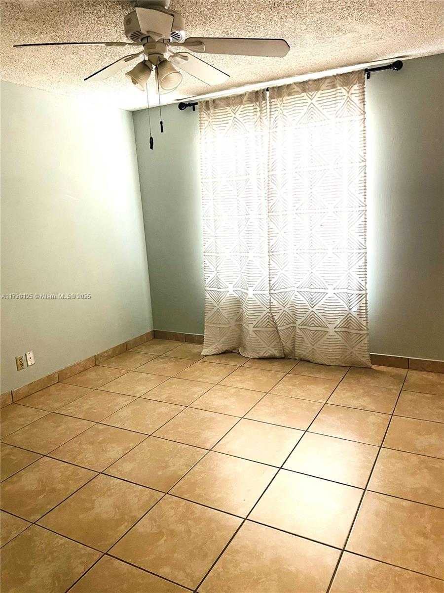 Small Image of 13904 SOUTH WEST 90TH TER #13904, Miami Number 12