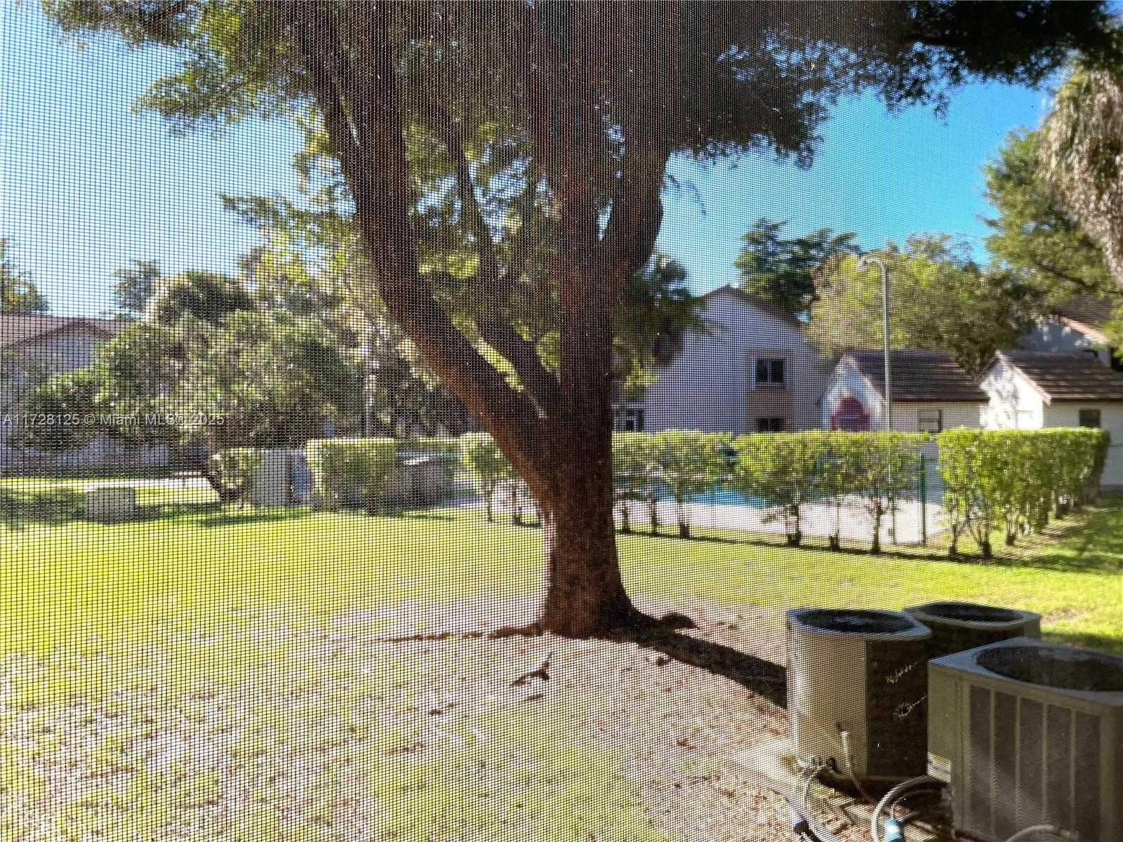 Small Image of 13904 SOUTH WEST 90TH TER #13904, Miami Number 14