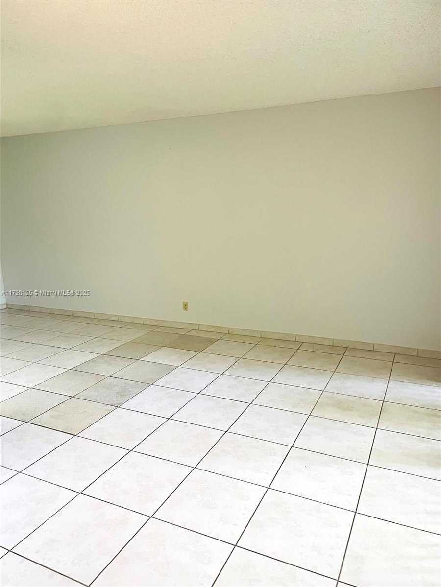 Small Image of 13904 SOUTH WEST 90TH TER #13904, Miami Number 4