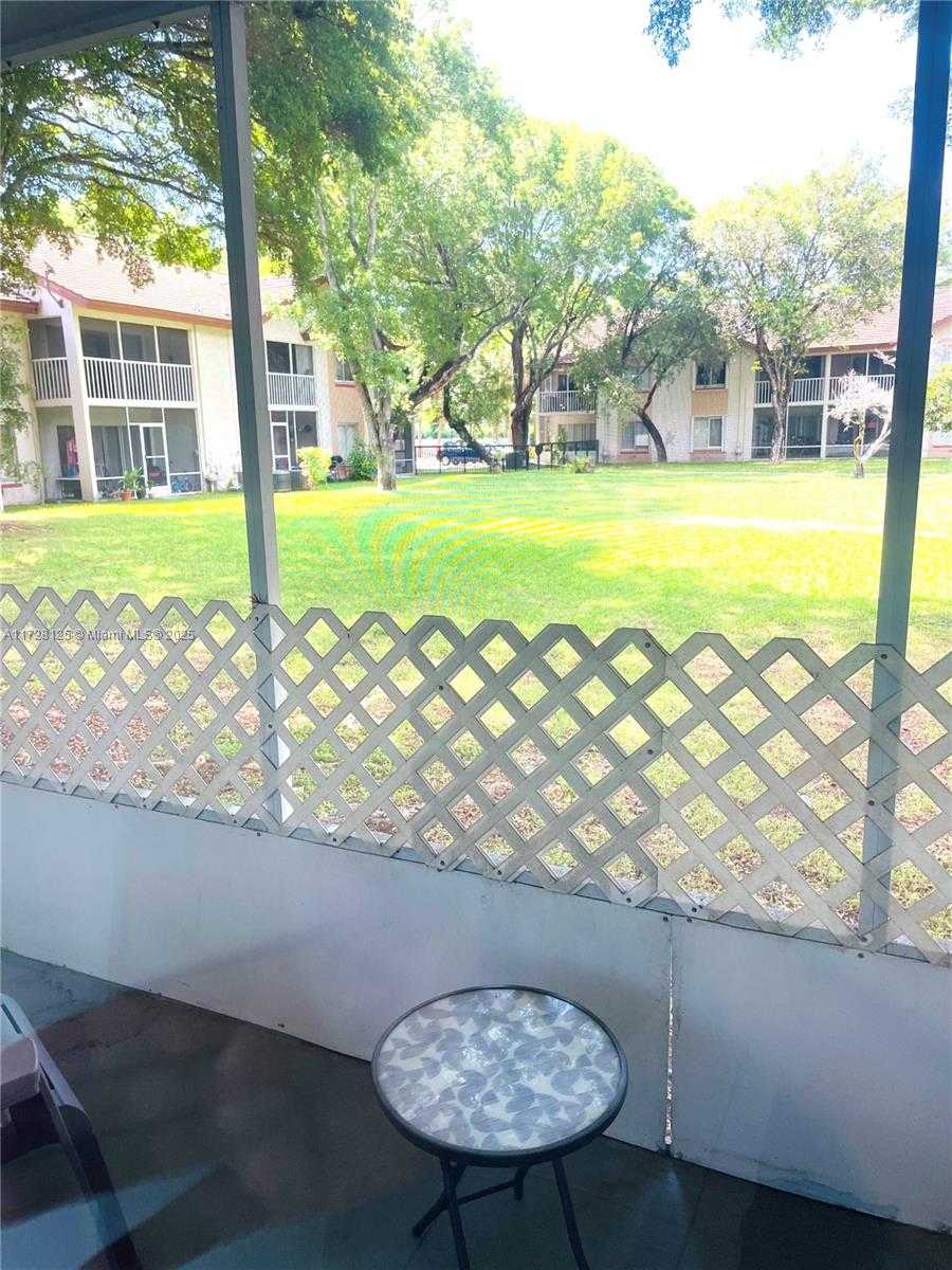 Small Image of 13904 SOUTH WEST 90TH TER #13904, Miami Number 9