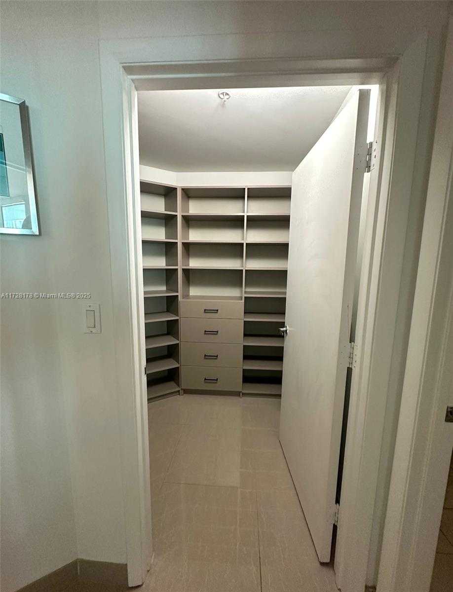 Small Image of 1900 NORTH BAYSHORE DR #1505, Miami Number 11
