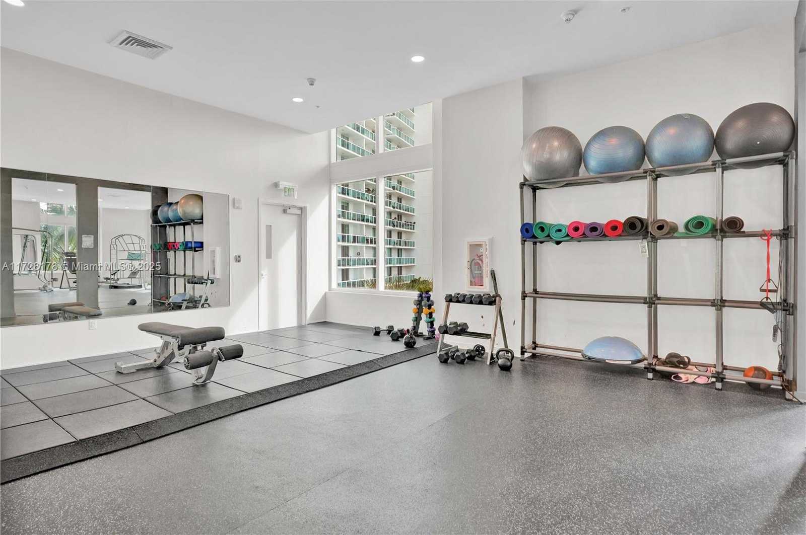 Small Image of 1900 NORTH BAYSHORE DR #1505, Miami Number 19