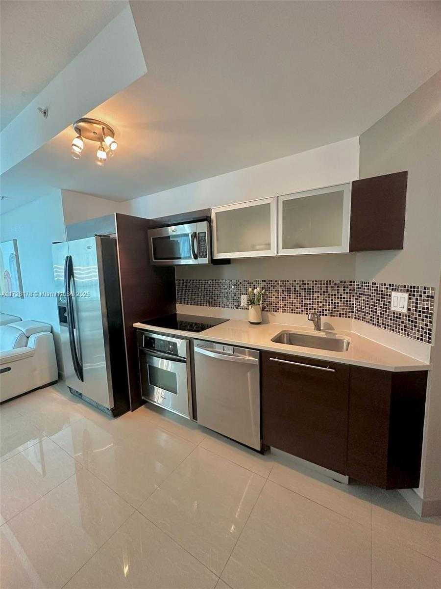 Small Image of 1900 NORTH BAYSHORE DR #1505, Miami Number 4