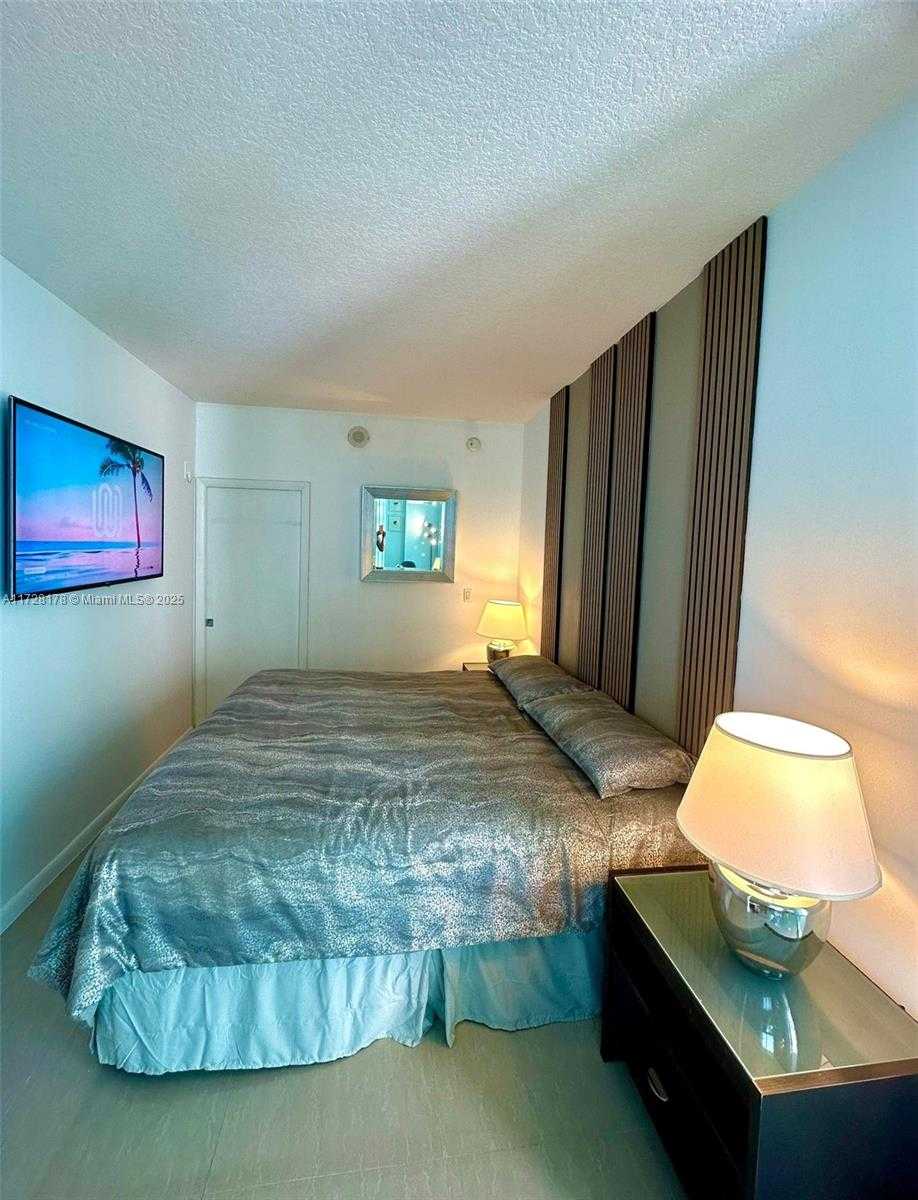 Small Image of 1900 NORTH BAYSHORE DR #1505, Miami Number 9