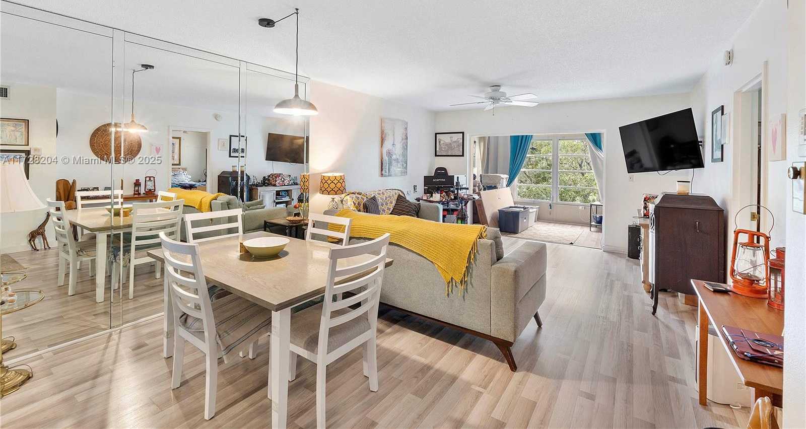 Small Image of 1030 COUNTRY CLUB DR #407, Margate Number 5