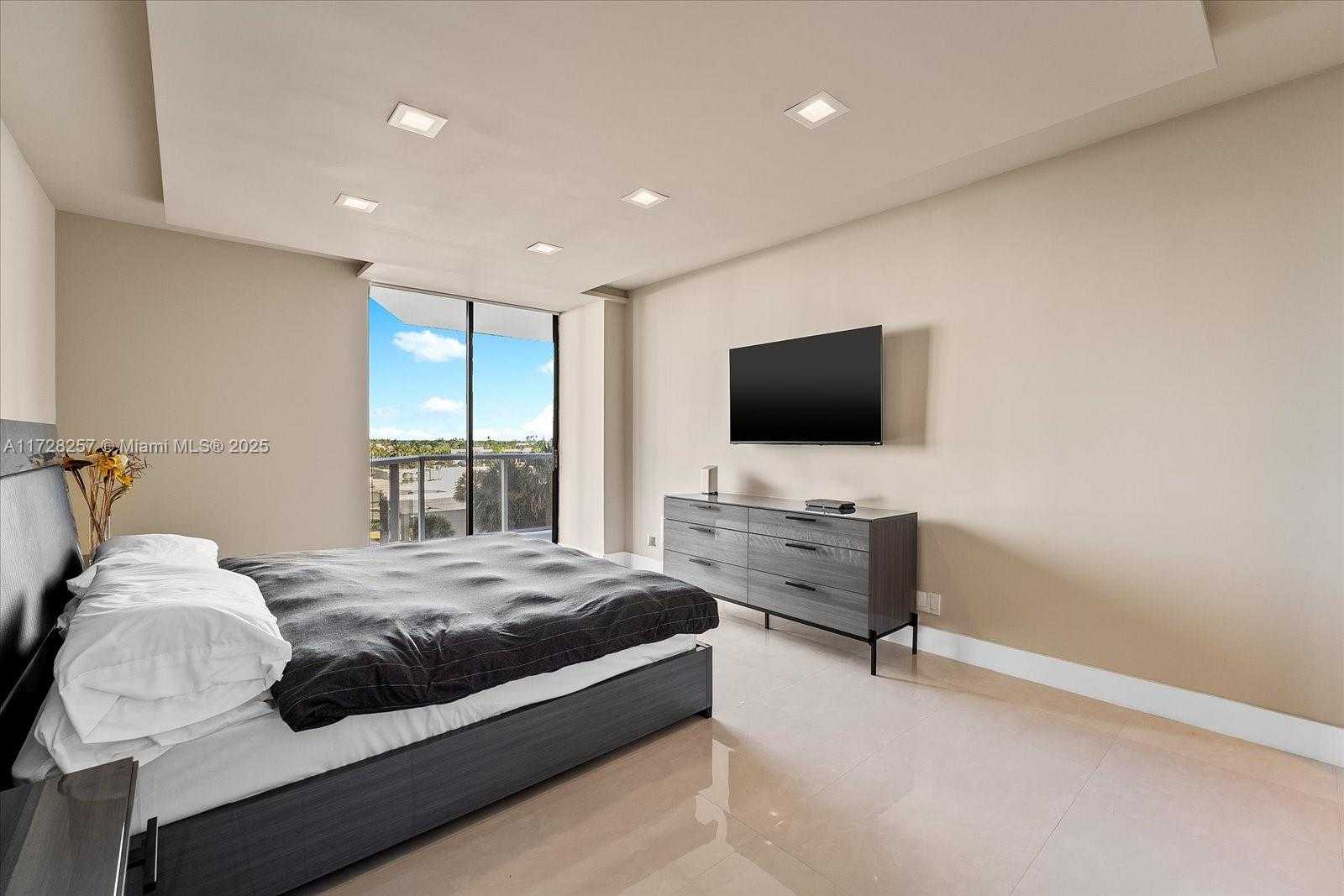 Small Image of 20281 EAST COUNTRY CLUB DR #304, Aventura Number 10