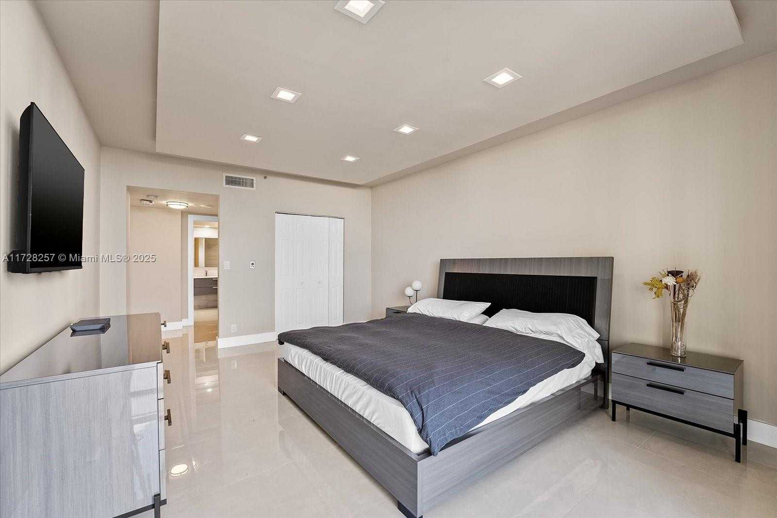 Small Image of 20281 EAST COUNTRY CLUB DR #304, Aventura Number 11