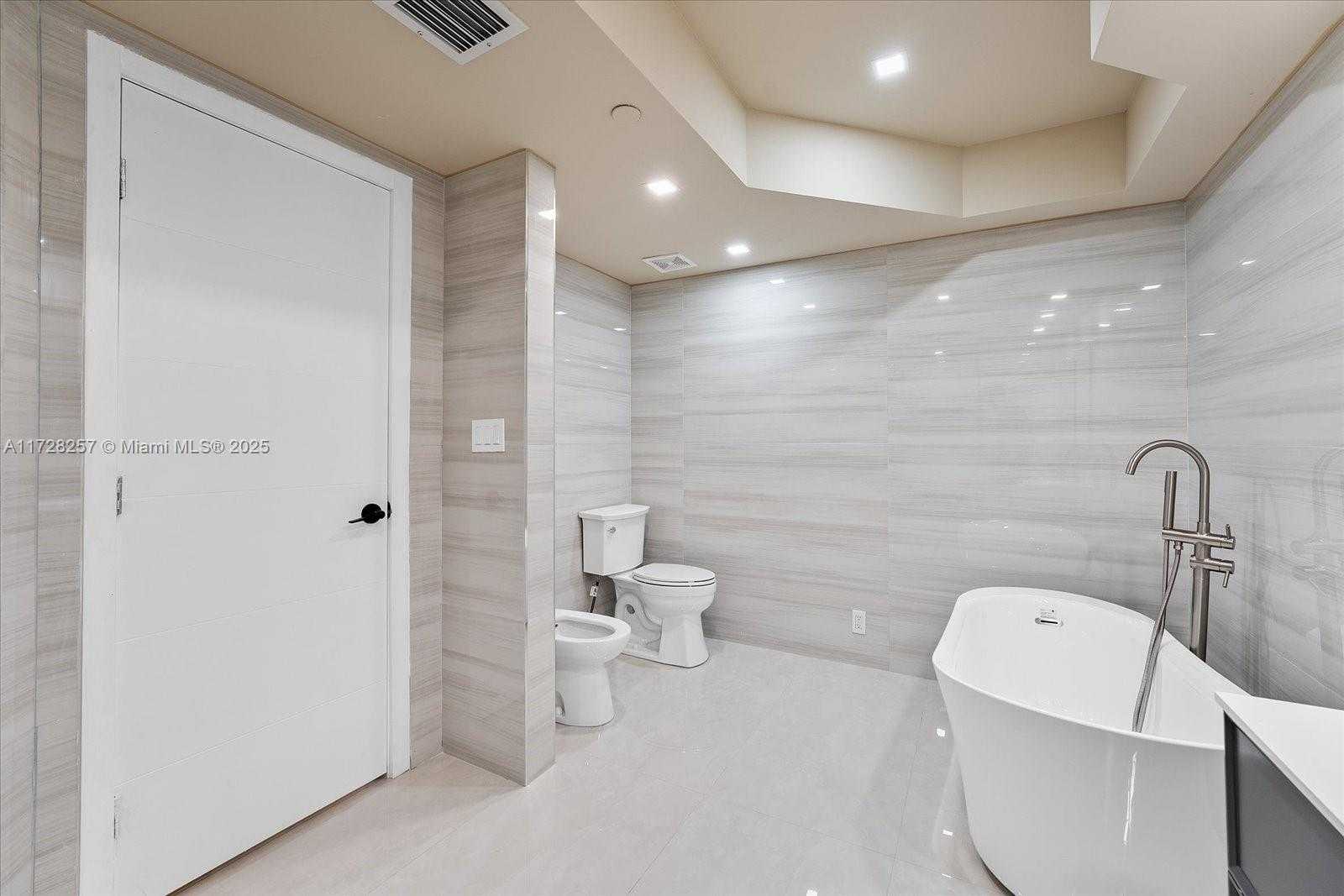 Small Image of 20281 EAST COUNTRY CLUB DR #304, Aventura Number 13