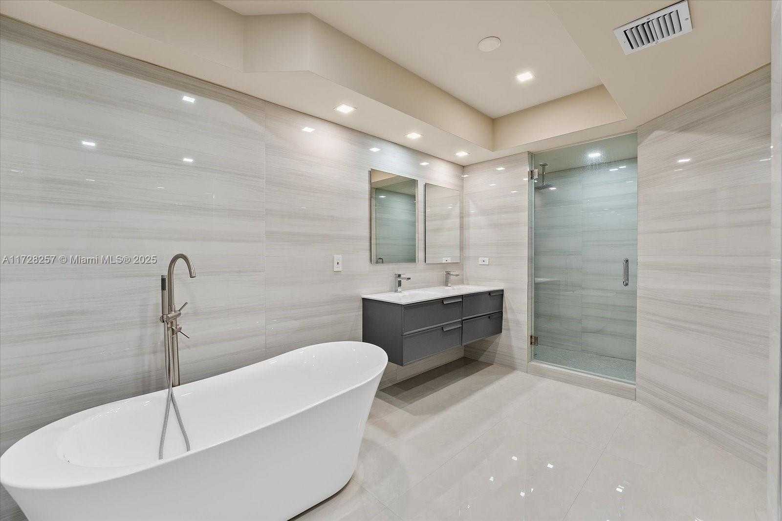 Small Image of 20281 EAST COUNTRY CLUB DR #304, Aventura Number 14