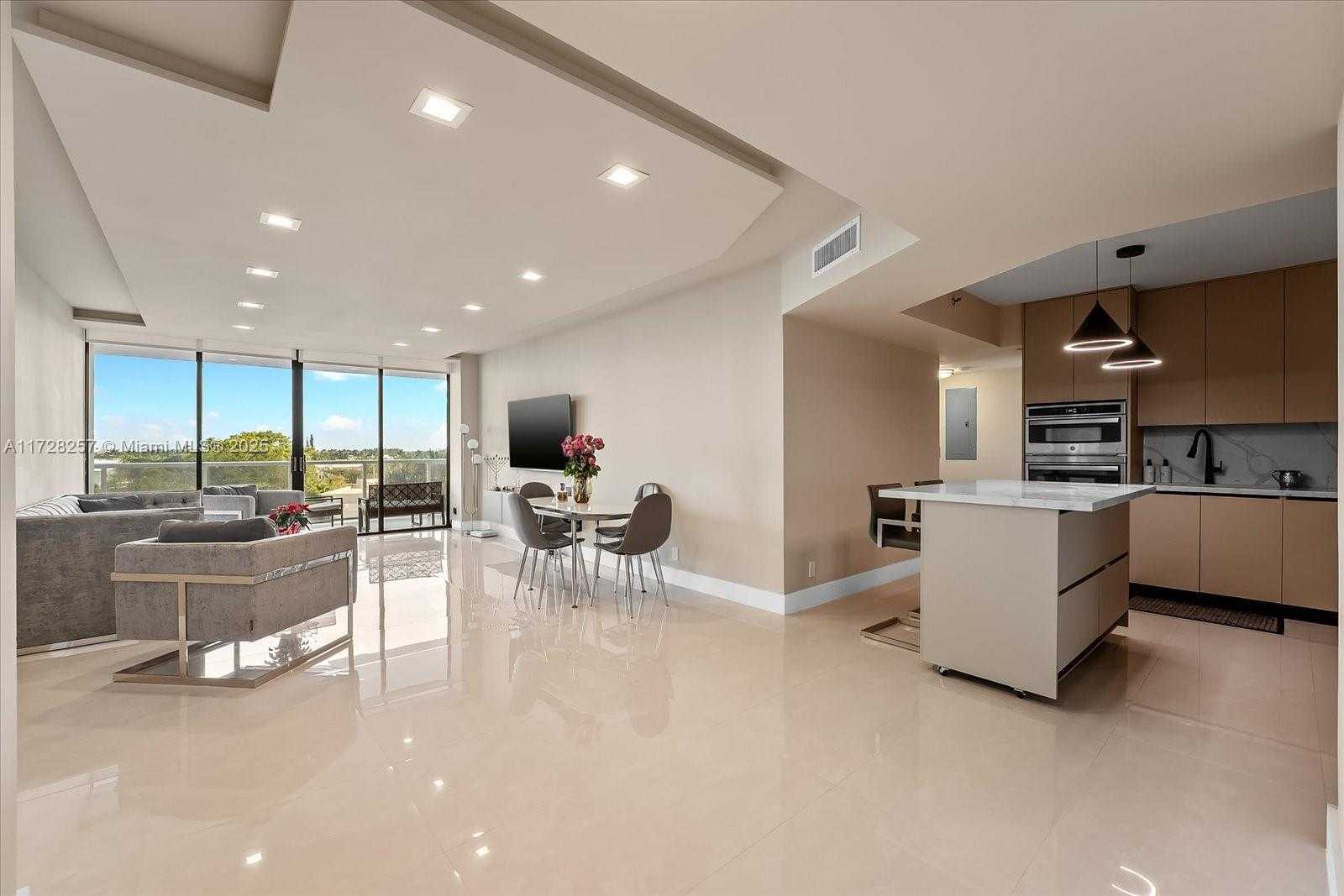 Small Image of 20281 EAST COUNTRY CLUB DR #304, Aventura Number 3