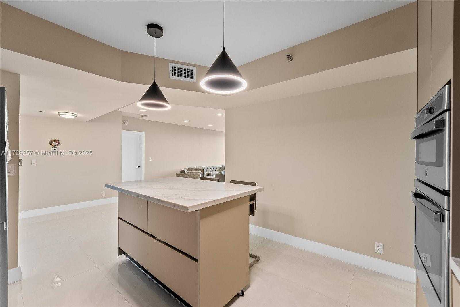 Small Image of 20281 EAST COUNTRY CLUB DR #304, Aventura Number 6