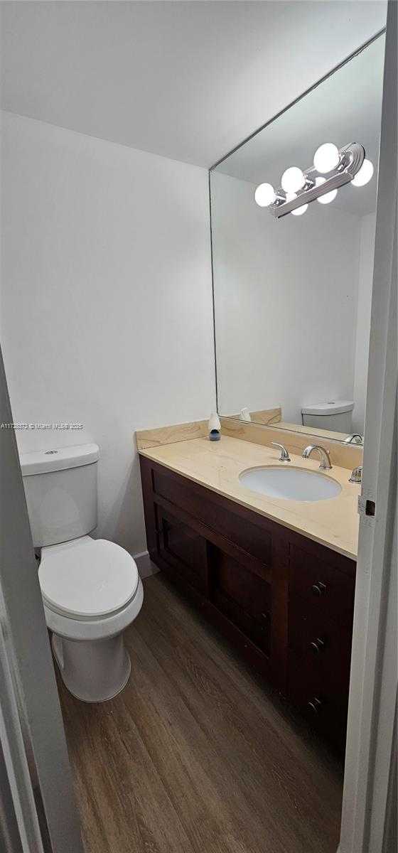 Small Image of 500 BAYVIEW DR #1117, Sunny Isles Beach Number 10