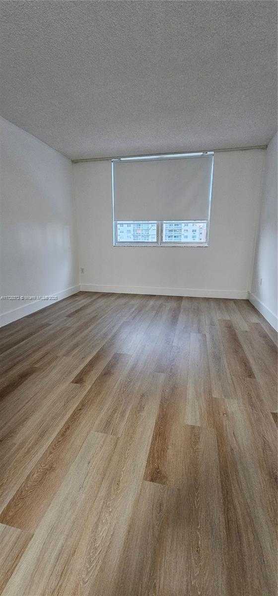 Small Image of 500 BAYVIEW DR #1117, Sunny Isles Beach Number 11