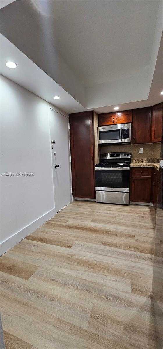 Small Image of 500 BAYVIEW DR #1117, Sunny Isles Beach Number 12