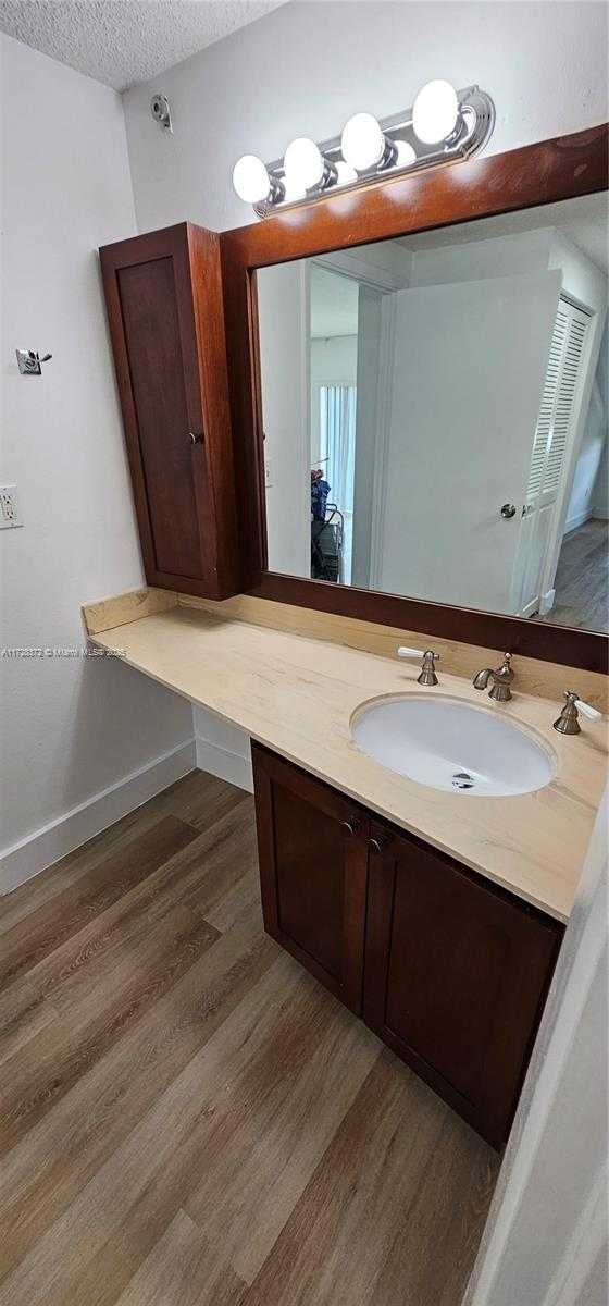 Small Image of 500 BAYVIEW DR #1117, Sunny Isles Beach Number 14