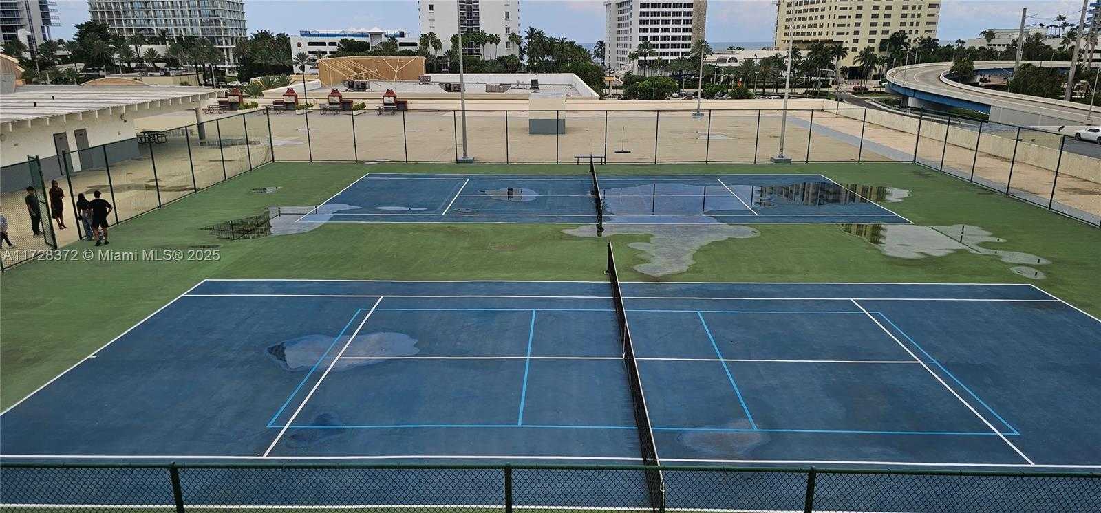 Small Image of 500 BAYVIEW DR #1117, Sunny Isles Beach Number 16