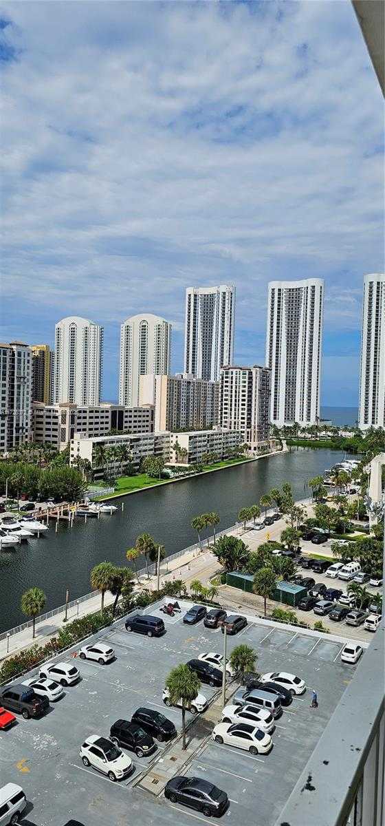 Small Image of 500 BAYVIEW DR #1117, Sunny Isles Beach Number 2