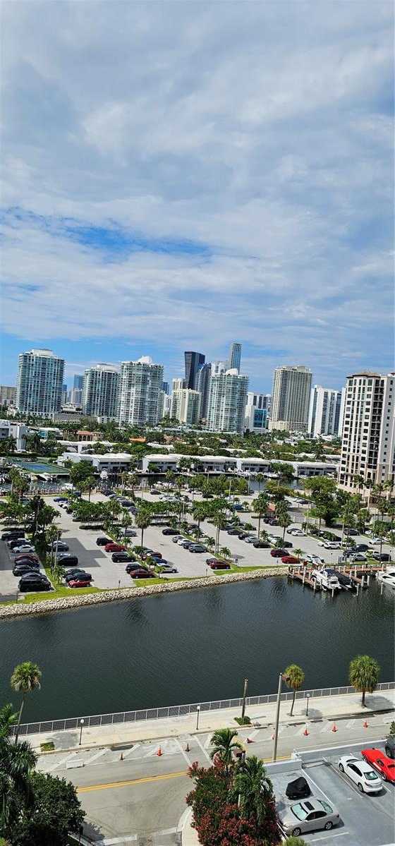 Small Image of 500 BAYVIEW DR #1117, Sunny Isles Beach Number 3