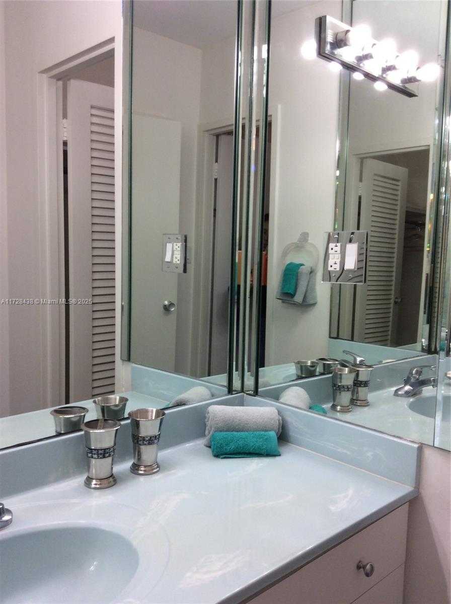 Small Image of 100 LINCOLN RD #616, Miami Beach Number 20