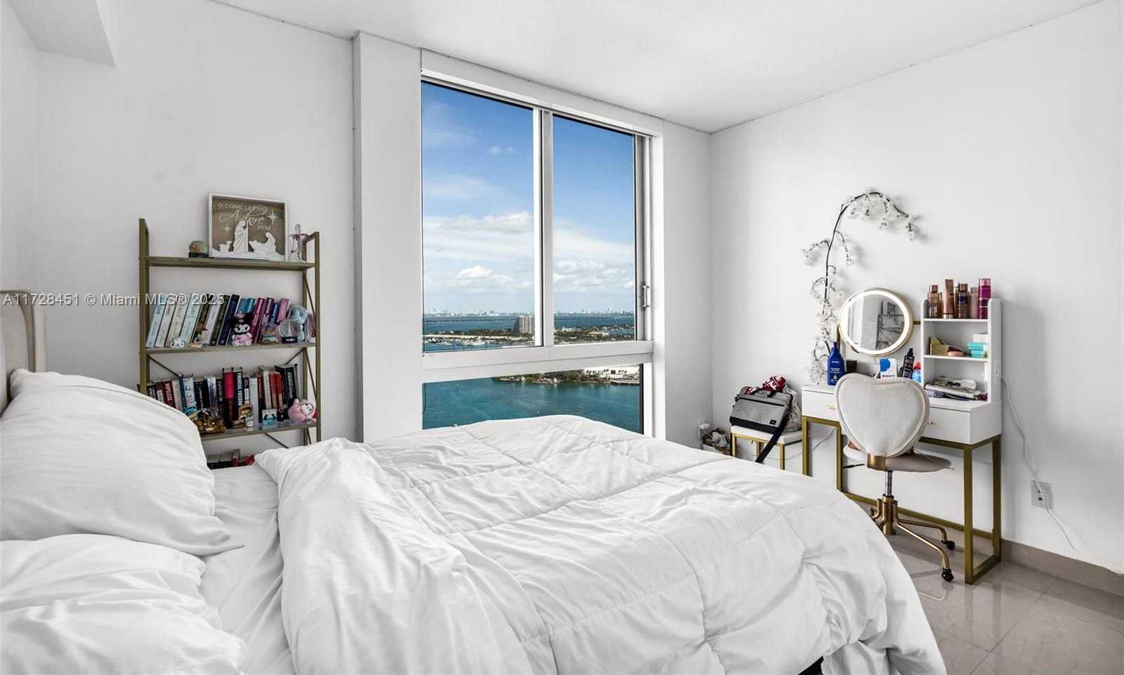 Small Image of 335 SOUTH BISCAYNE BLVD #3612, Miami Number 14