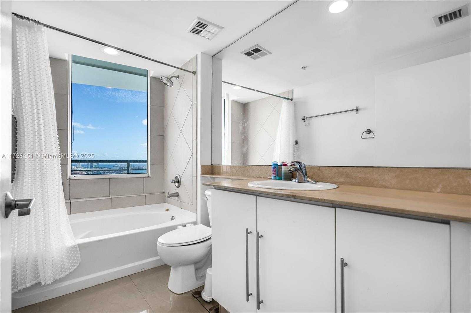 Small Image of 335 SOUTH BISCAYNE BLVD #3612, Miami Number 19