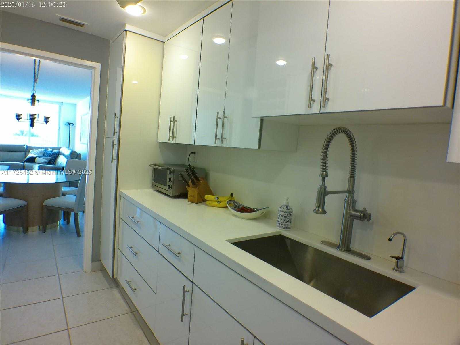 Small Image of 5401 COLLINS AVE #130, Miami Beach Number 12