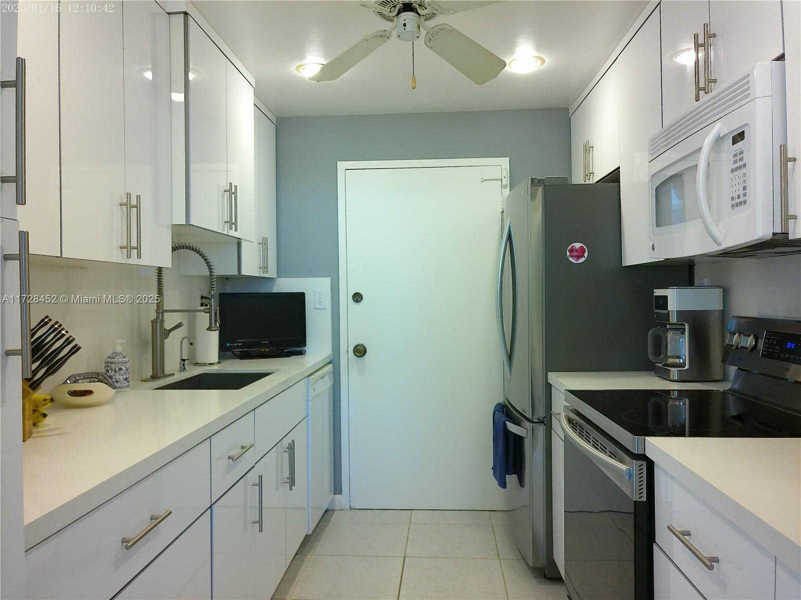Small Image of 5401 COLLINS AVE #130, Miami Beach Number 14