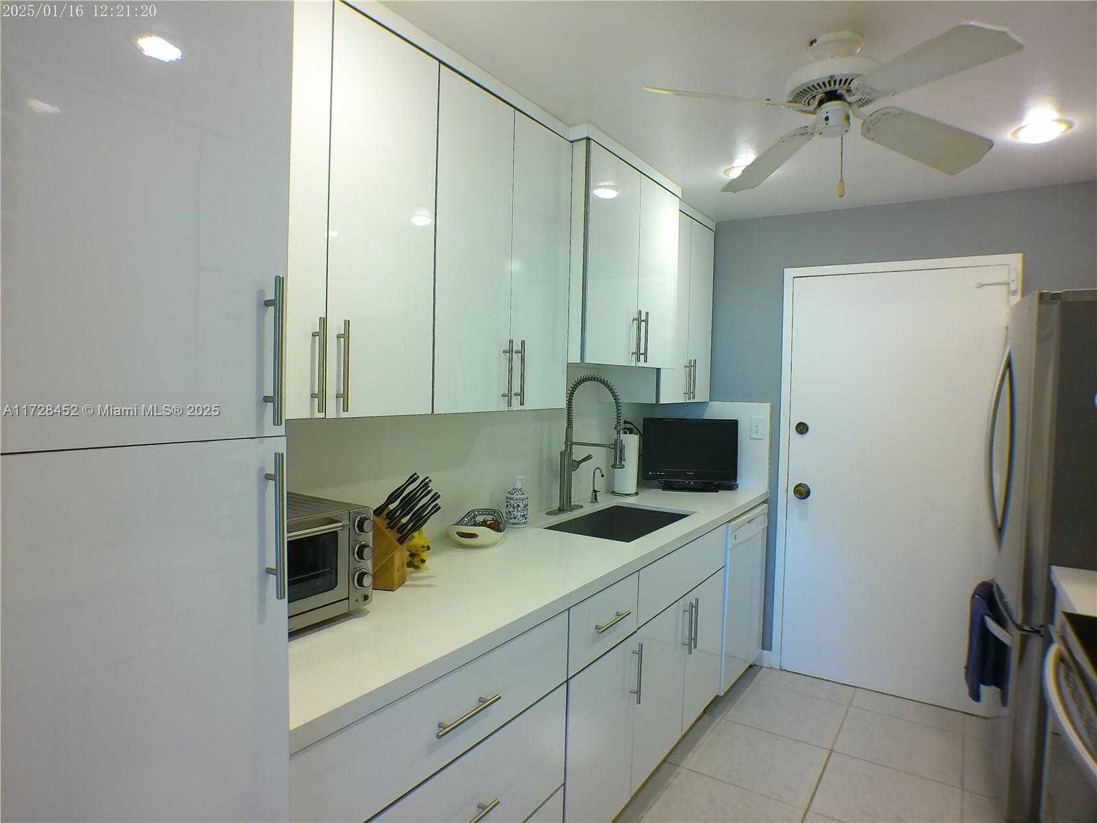 Small Image of 5401 COLLINS AVE #130, Miami Beach Number 15