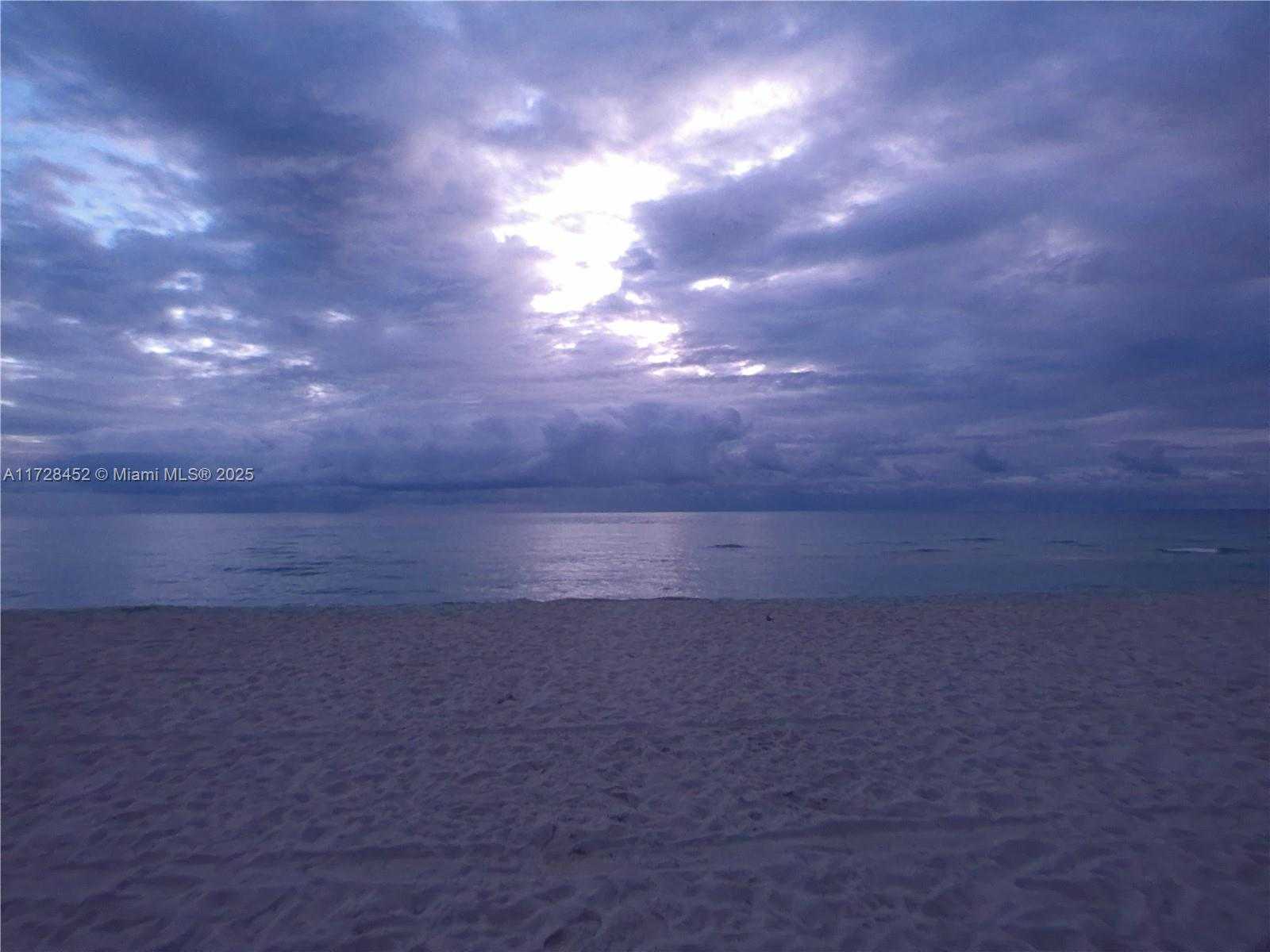 Small Image of 5401 COLLINS AVE #130, Miami Beach Number 2